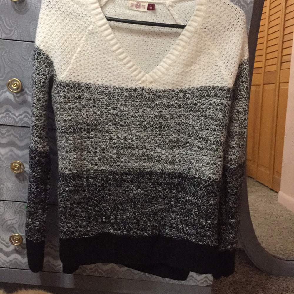 SO Brand Sweater size Large - Picture 1 of 4